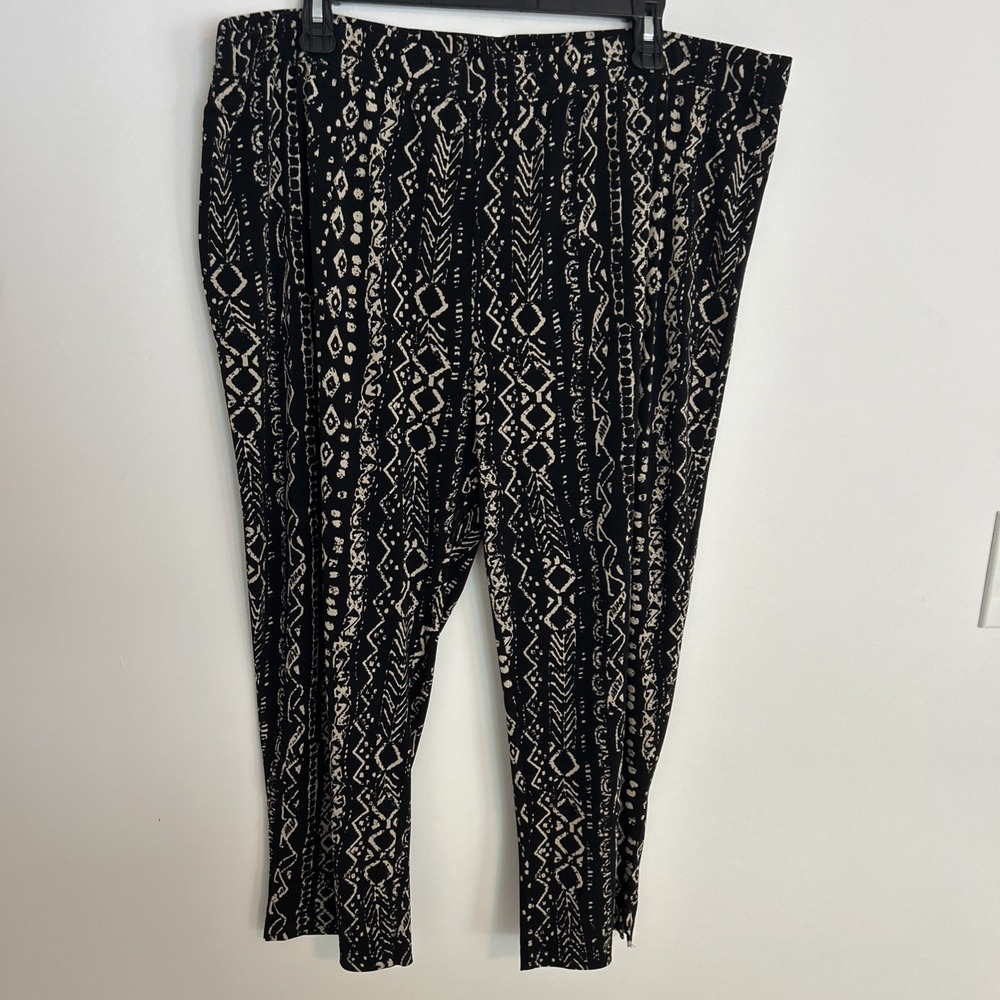 Susan Graver Women's XL Polyester Black Aztec Print‎ Lightweight Pull On Capri
